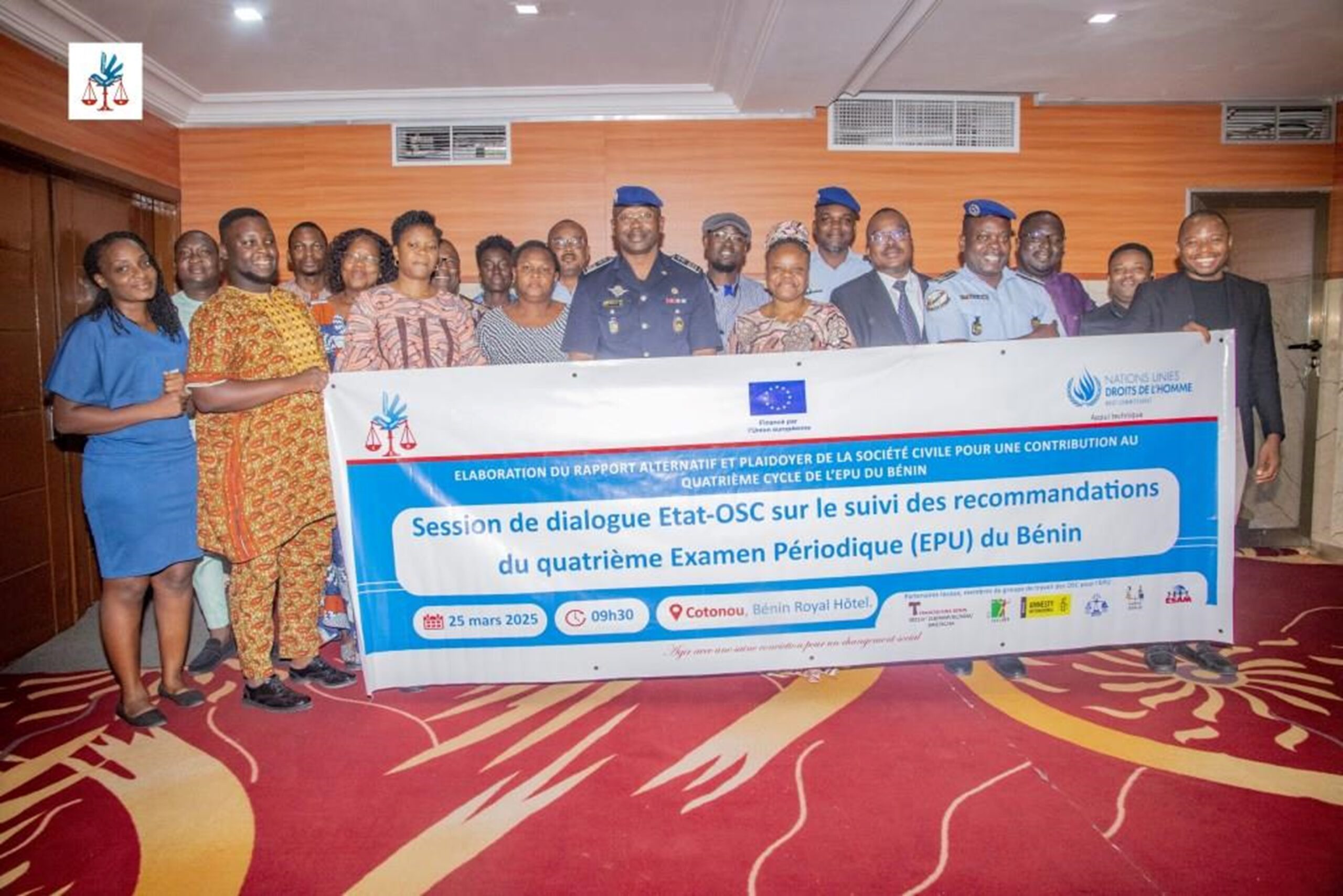 Session de dialogue entre des Ministères sectoriels, la CBDH et des OSC sur les droits humains dans des commissariats de police au Bénin